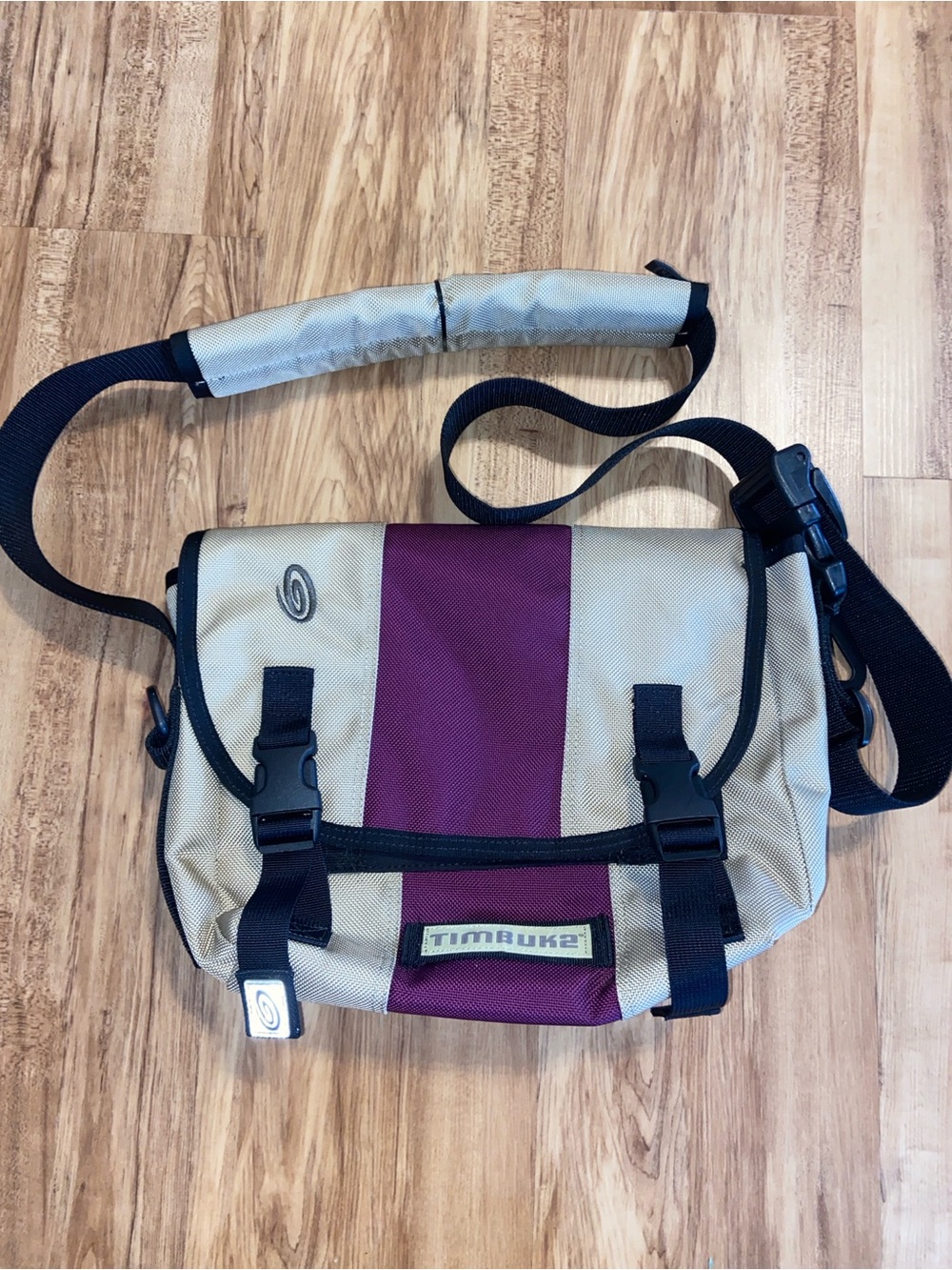 Timbuk2 Classic Messenger Crossbody Laptop Bag Clip Strap Purple Beige 13”x10”